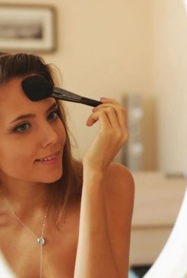 妹子妳化妝姿勢太性感了，Mango A (140 Photos)