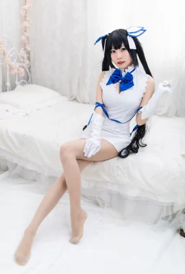 香草喵露露《赫斯緹雅》露出深不可測的乳溝 (20 圖片)