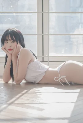 Yuna《貓女內衣 草莓平口內衣》無羞恥激曬傲人身材 (22 相片)