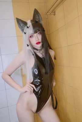 Byoru《黑色高衩泳裝》誘人恥骨曝光 (51 相片)