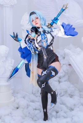 Byoru《原神-優菈》性感高衩泳衣引人暴動 (35 相片)