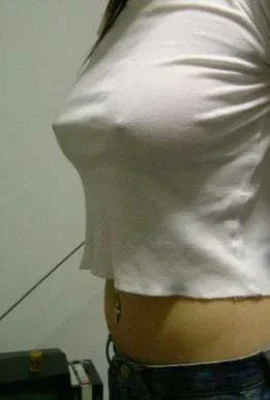 女明星(恩雅)奶頭乳暈激凸°~ (11 照片)