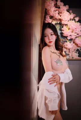 抖娘-利世《水晶胸貼2》潔白雪乳吸引你注意 (40 相片)