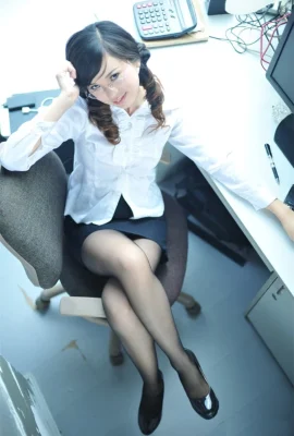 OL的眼神很殺 (20 相片)