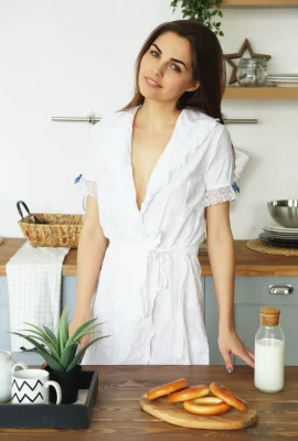 艾莉絲莫雷諾 – 早餐樂趣 (121 相片)