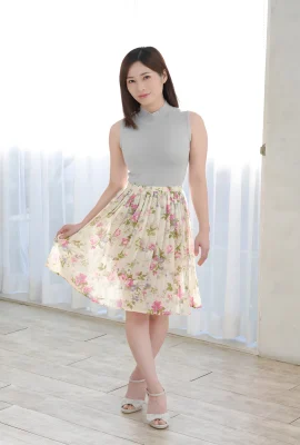 (奧田咲) 白嫩酮體勾魂惹火…..穿什麼都藏不住的 (26 相片)