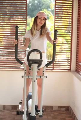 奧古斯蒂娜 – 呈現奧古斯蒂娜（126 張照片）