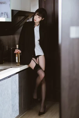 許嵐 醉酒OL (60 圖片)