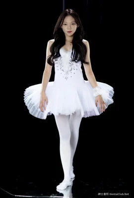 國模辛迪大尺度人體私拍套圖【行色】2020.10.21-01 (216 相片)