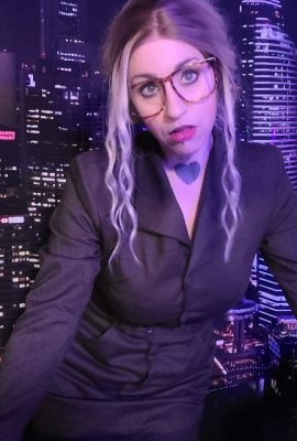 潔西卡諾瓦飾演的貓女賽琳娜凱爾