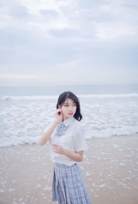 週嘰是可愛兔兔– 海邊超短裙 (30 相片)