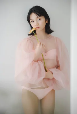 Fuka Kumazawa 20 歲了，她的 FRIDAY 數位照片集已新增 106 頁（120 張照片）