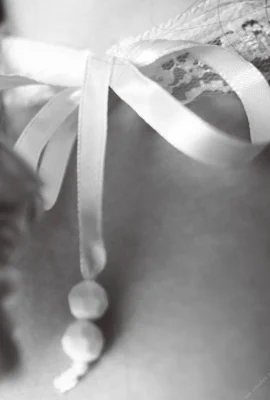 草野綾（寫真集）第一張照片集《琥珀色的天空》（454 張）