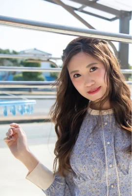 (花宮あむ) 白嫩大歐派呼之欲出 肉體真誘人 (45 圖片)