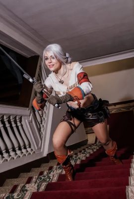 安雅·伊奇奧斯 – 希里