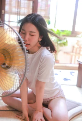 (Han Yeri ) 堅挺雙峰炸出…形狀很可以 (61 照片)