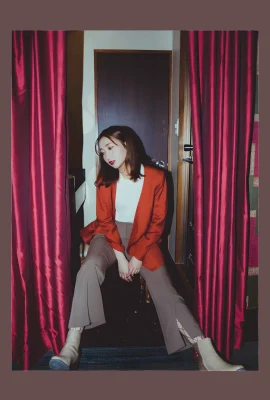 (加美杏奈) 氣質小姐姐 乳力全開佔滿全螢幕 (35 相片)