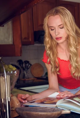 瑪麗亞·盧比奧（Maria Rubio） – 廚房調情（111張照片）