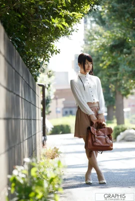 (由愛可奈) 無辜感大眼超誘人 白嫩乳袋形狀全顯現 (36 圖片)