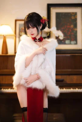 三度 紅絲絨旗袍