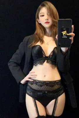 YiXiaoYangZe 一小央澤 – Elegant Woman 優雅的壞女人 (35 相片)