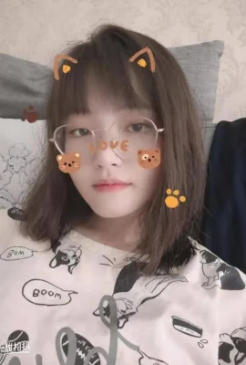 正妹女大生的大乳暈騷穴～ (12 相片)