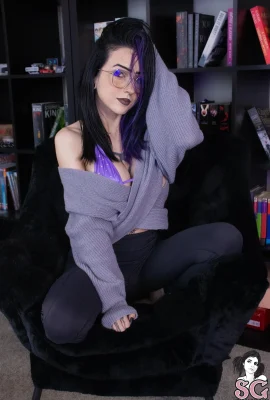 【自殺女孩】2025年4月17日 –  emokittenxoxo  – 紫色流行【60p】