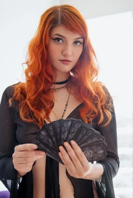 【自殺女孩】2025年5月2日 –  honeyhotfoxy  – 女巫隔壁【51p】