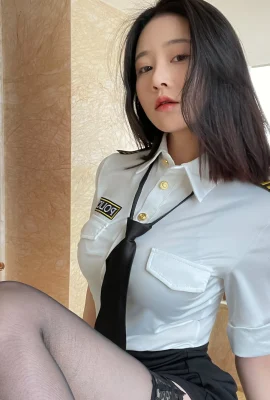 年年– 空姐制服(82 圖片)