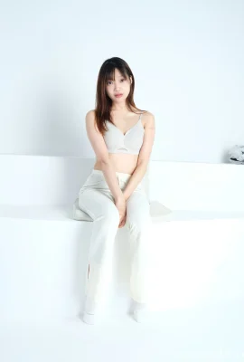 國模小初大尺度人體私拍套圖(四) (53 相片)