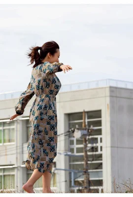 (冨安れおな) 惹火身材不科學 養眼畫面沒有極限 (33 圖片)