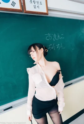 (Mozzi ) 賣弄性感不手軟 完美身材炸裂 (56 圖片)